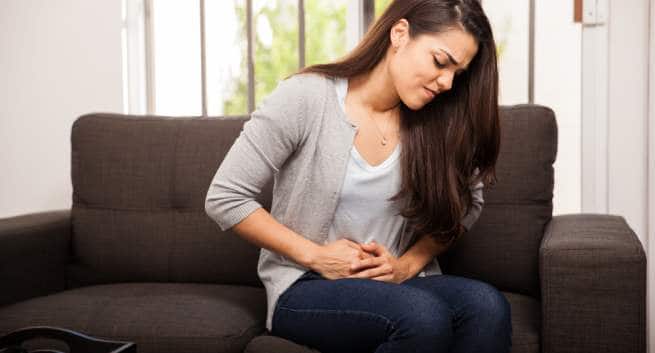 Abdominal pain in women - when should you worry? | TheHealthSite.com