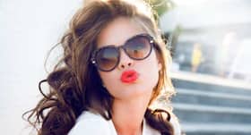 4 tips for the perfect smile while clicking selfies and photographs