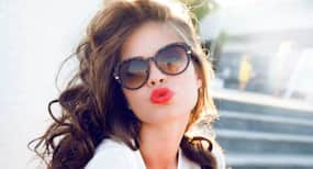 4 tips for the perfect smile while clicking selfies and photographs