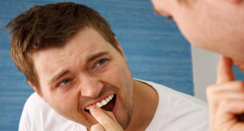 मसूड़ों की बीमारी (gum disease) होने के 6 लक्षण