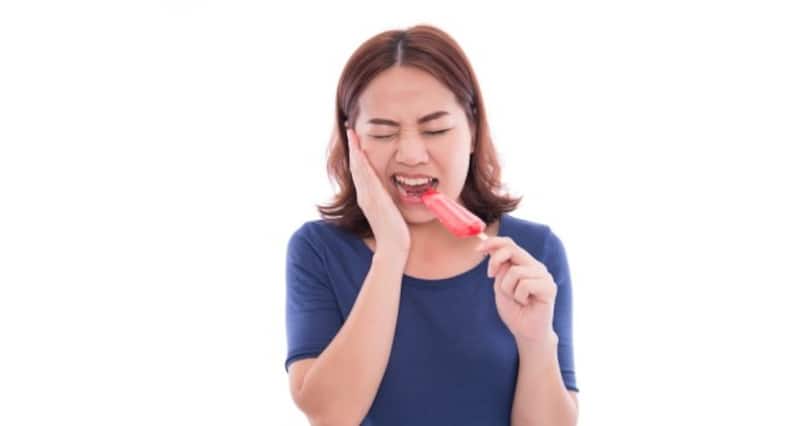 मसूड़ों की बीमारी (gum disease) होने के 6 लक्षण