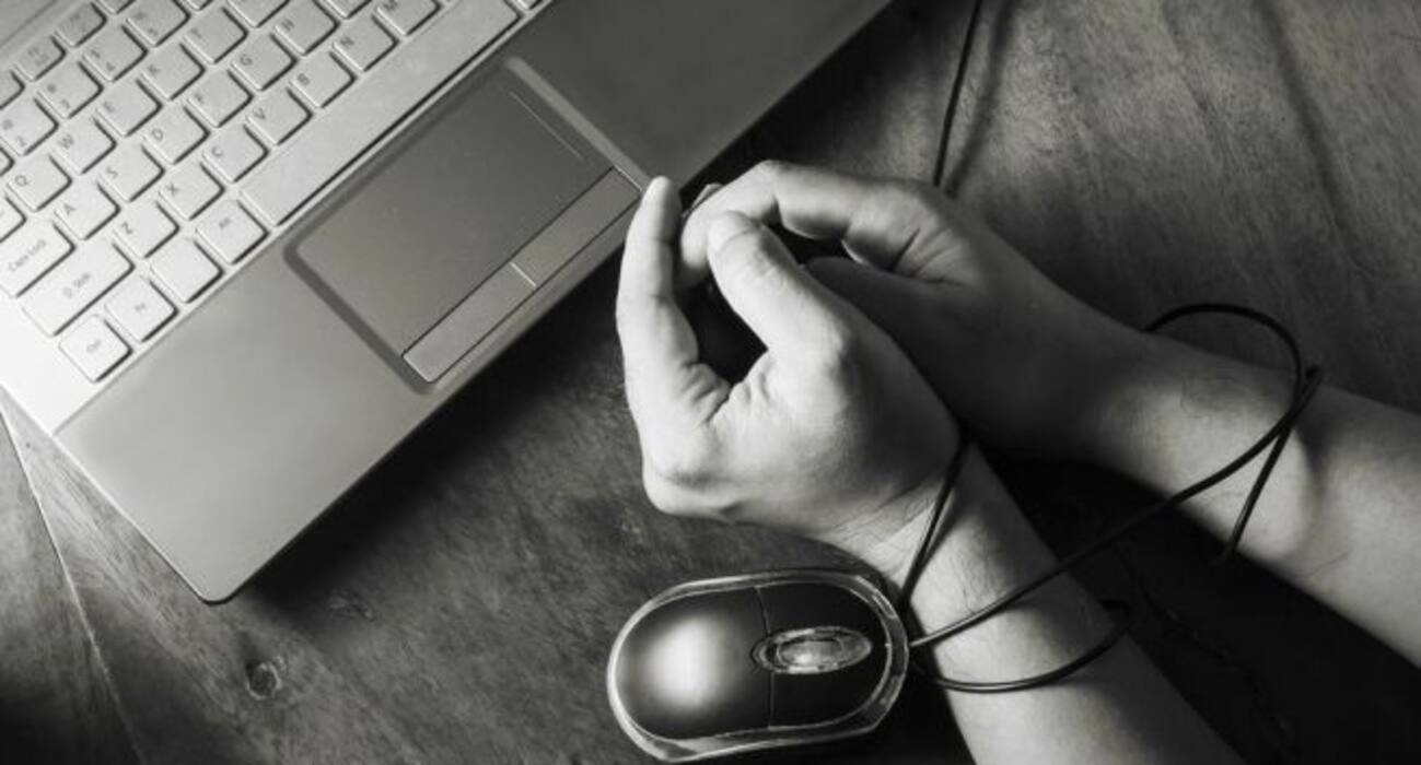 7 signs and symptoms that indicate youre suffering from internet ...