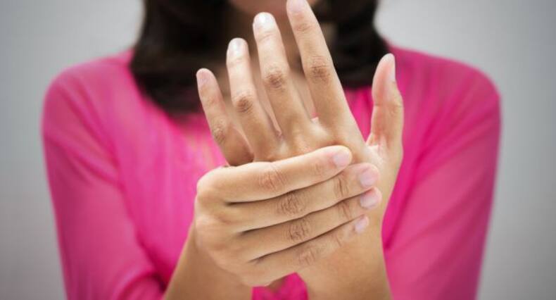 8 ways your smartphone is affecting your health and emotional well-being