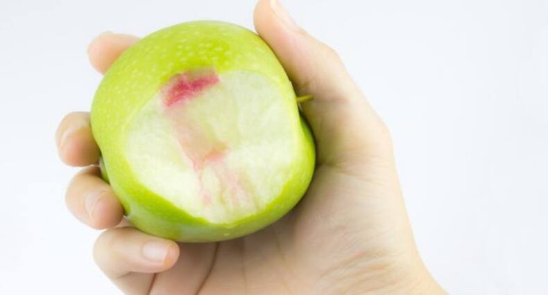 मसूड़ों की बीमारी (gum disease) होने के 6 लक्षण