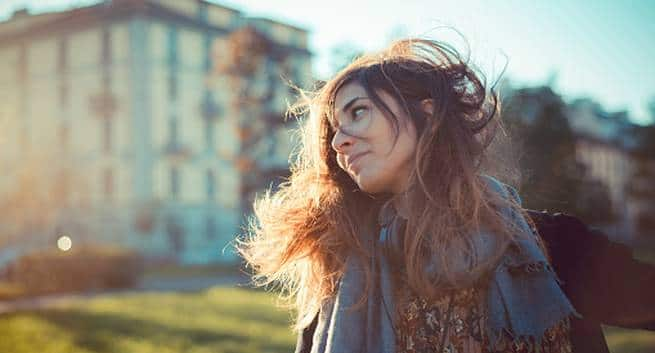 Expert beauty tips to tame flyaway hair | TheHealthSite.com