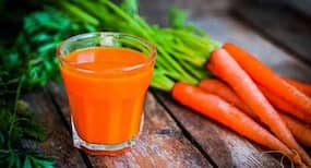 6 ways a glass of carrot juice can help you become healthy! 6 ways a glass of carrot juice can help you become healthy!