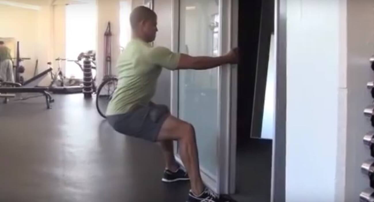 Wall, staircase, doorframe and floor exercises to lose weight from your entire body