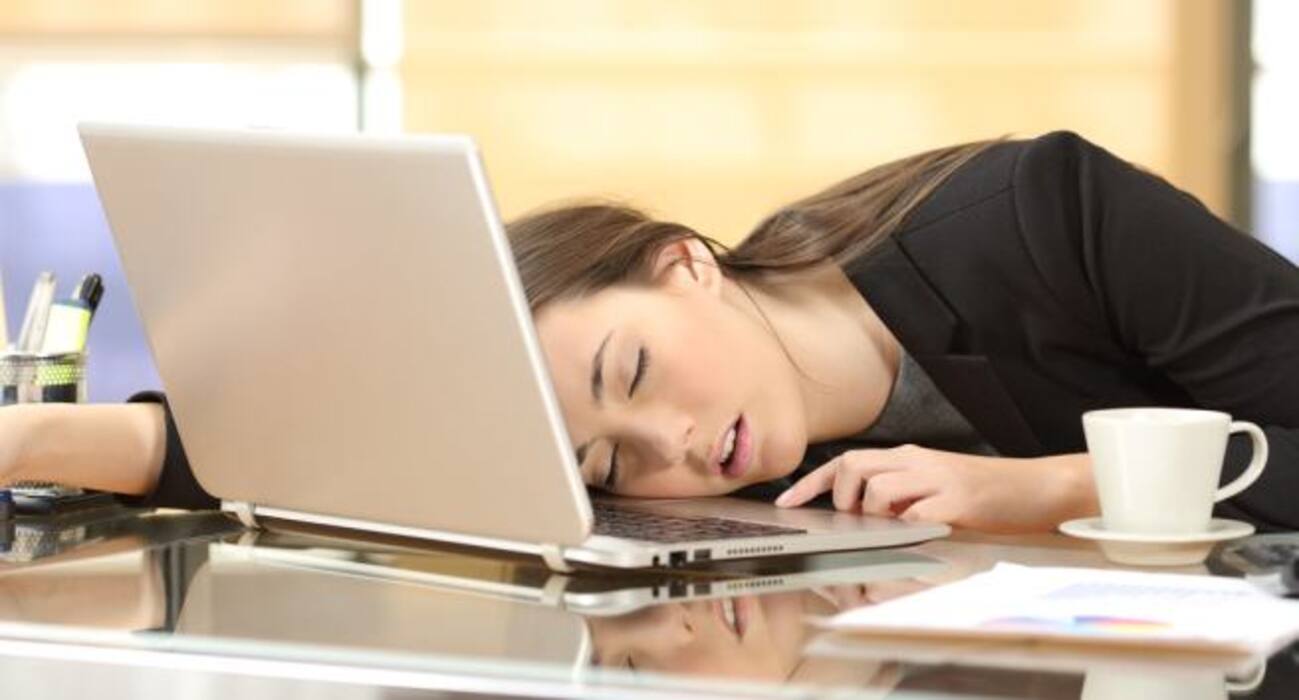 10 signs you aren't getting enough sleep
