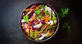 No-oil recipe: Garlicky cabbage and spinach salad