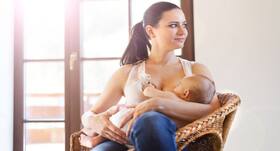 भूलकर भी न कहें breastfeeding करानेवाली महिलाओं से ये 9 बातें।