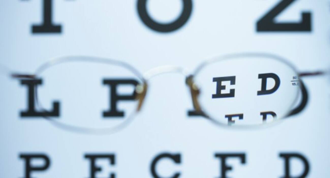 6 signs you need reading glasses or spectacles