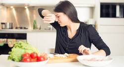 Tips for Cutting Onions - बिना आंसू बहाए प्याज़ काटने के 6 तरीके