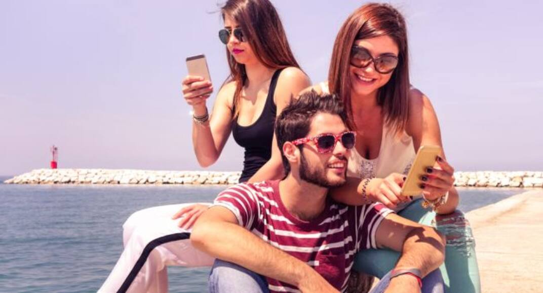7 signs you need to go on a digital detox ASAP!