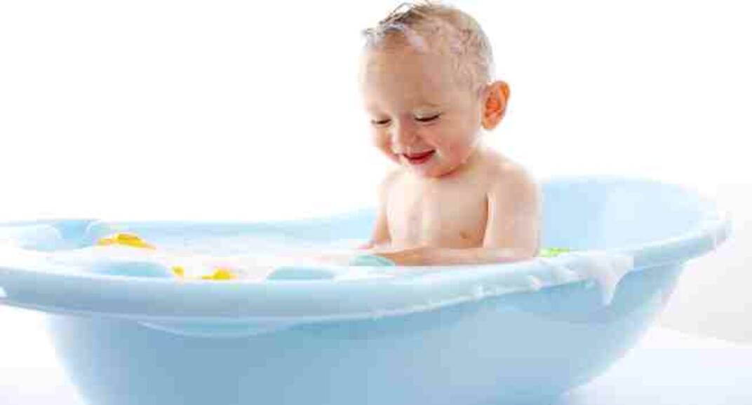 Baby bath – 10 tips to bathe your baby the right way