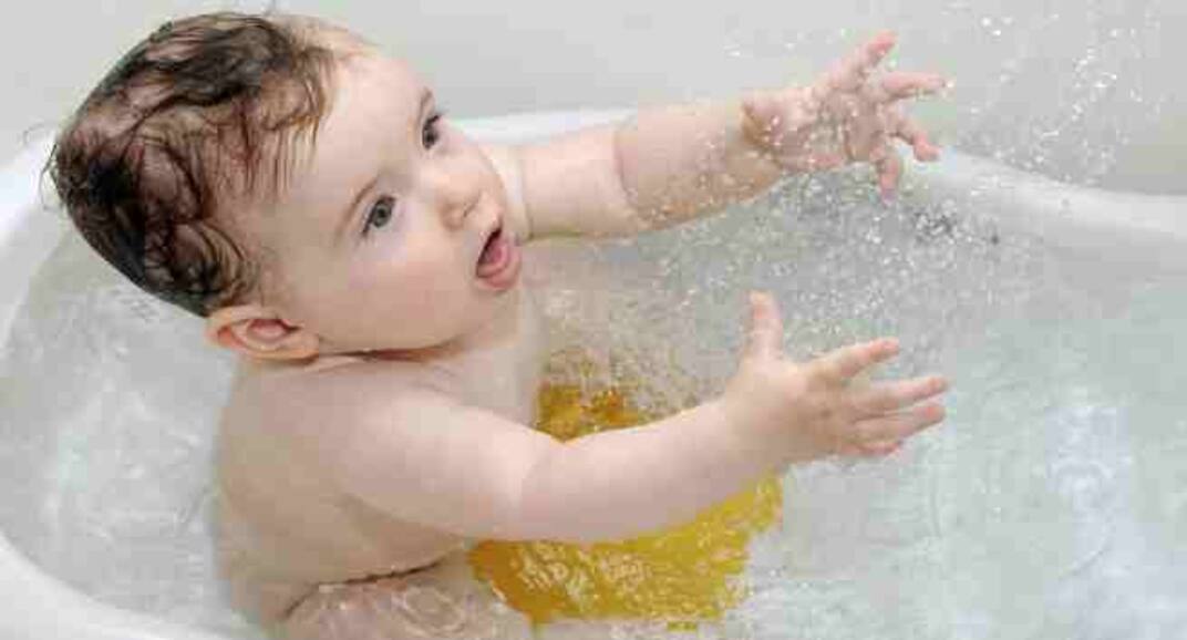 Baby bath – 10 tips to bathe your baby the right way