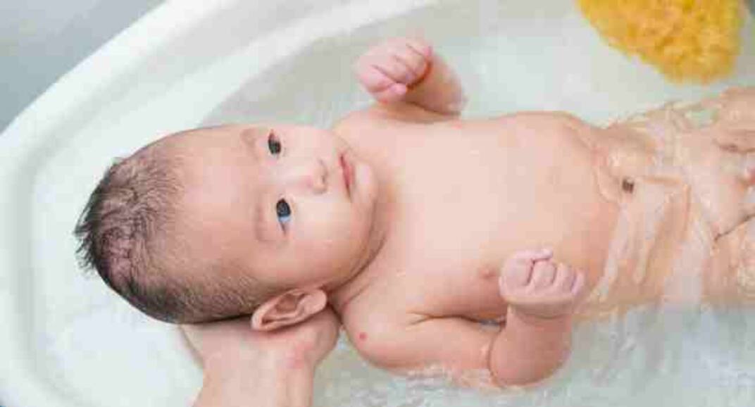 Baby bath – 10 tips to bathe your baby the right way