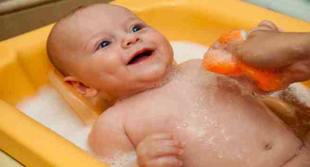 Baby bath – 10 tips to bathe your baby the right way