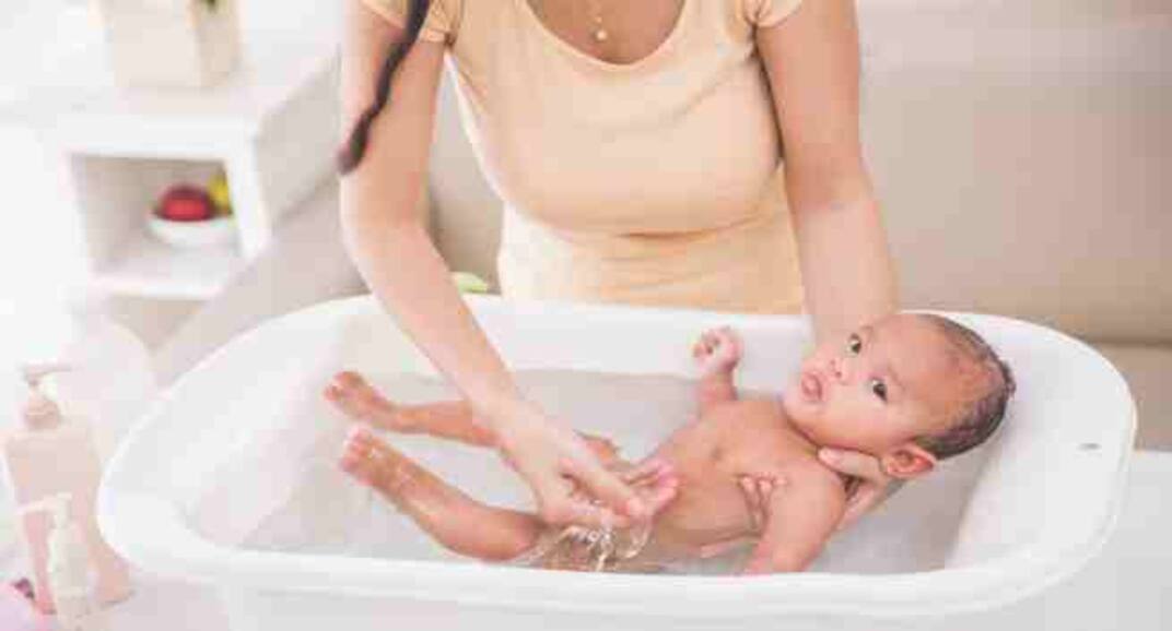 Baby bath – 10 tips to bathe your baby the right way