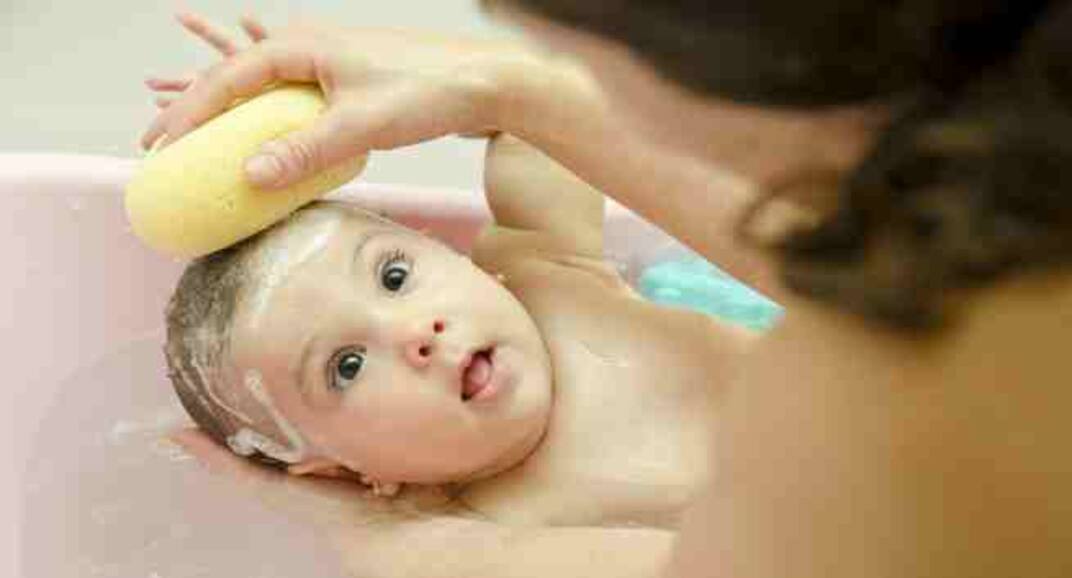 Baby bath – 10 tips to bathe your baby the right way
