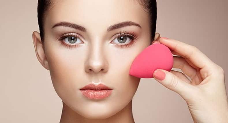 डार्क सर्कल्स को छुपाने के लिए ट्राई करें ये मेकअप ट्रिक्स