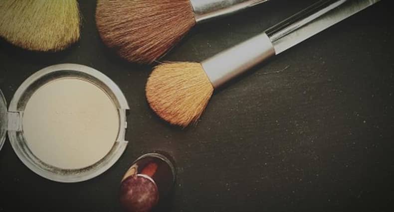 डार्क सर्कल्स को छुपाने के लिए ट्राई करें ये मेकअप ट्रिक्स