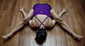 कुर्मासन के अभ्यास से पायें Constipation से राहत