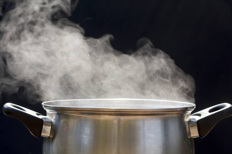 4 easy and non-toxic methods to keep your kitchen sink clean and germ-free