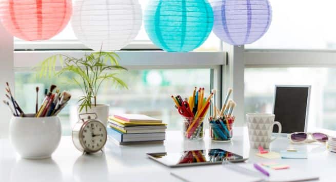 9 things you should always keep on your office desk | TheHealthSite.com