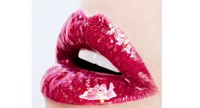 This new beauty trend 'Hologram lips' is driving the Internet crazy