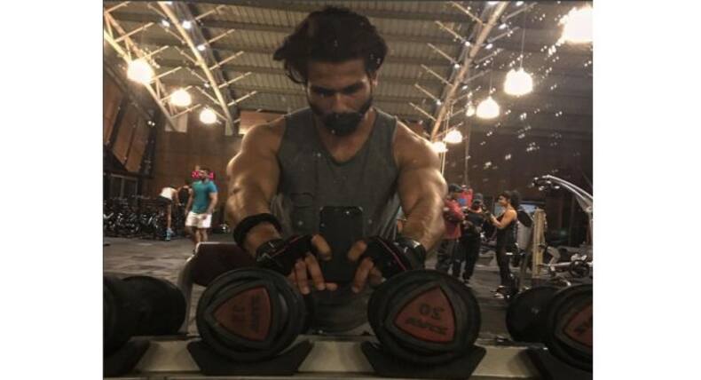 These inspiring gym photos of your favorite B-town stars will make you hit the gym RIGHT AWAY!
