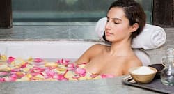 नहाने में इस्तेमाल कीजिए ये 5 चीज़ें और हो जाइए फ्रेश !