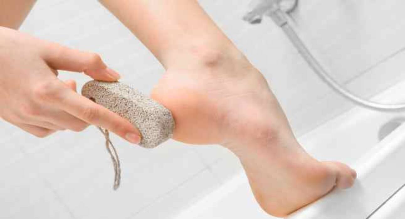 7 expert tips to take care of your feet at home!