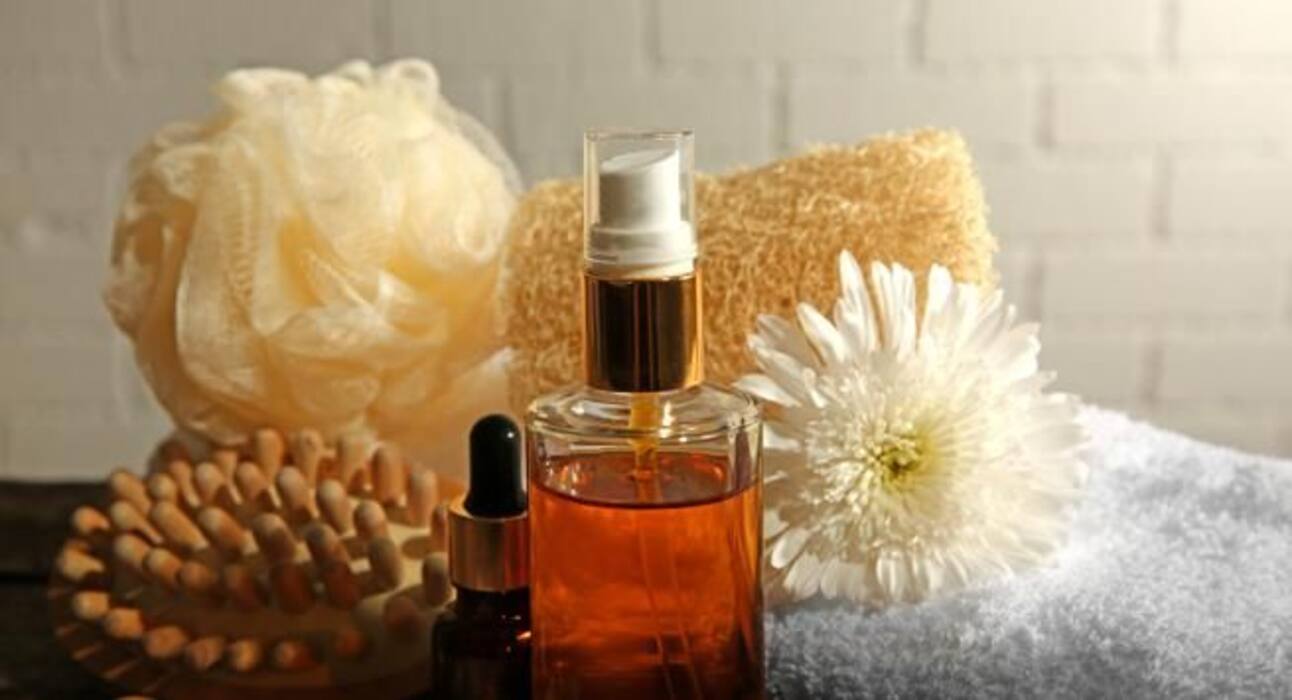 फटे एड़ियों को मुलायम बनाने के लिए ट्राई करें ये 7 नैचुरल टिप्स
