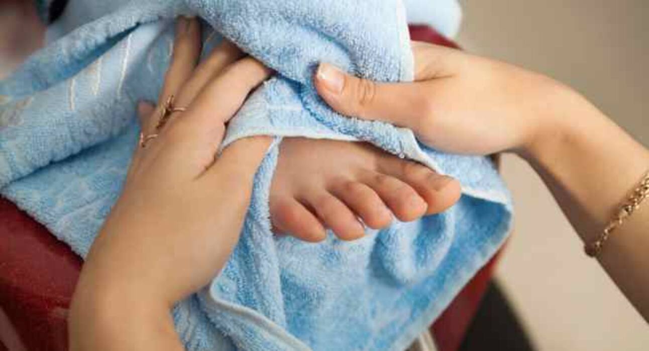 7 expert tips to take care of your feet at home!
