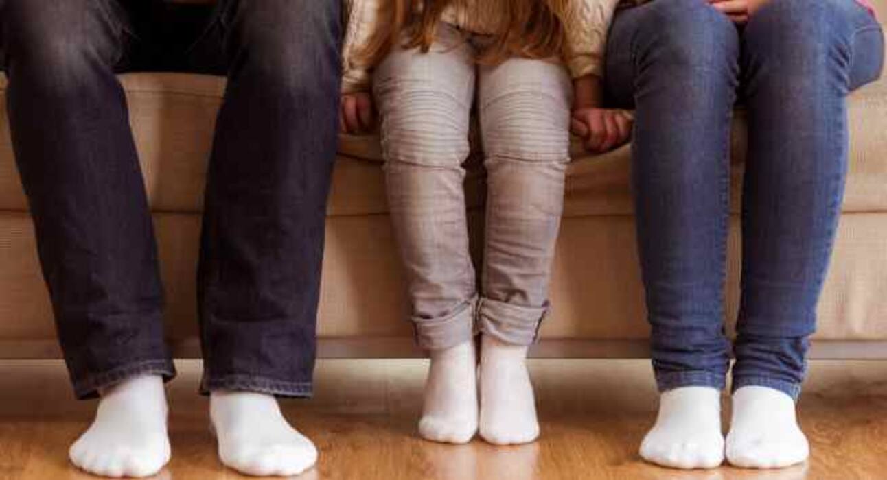 7 expert tips to take care of your feet at home!