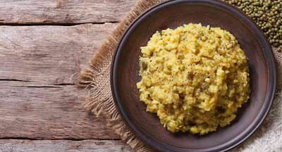 Enjoy this fibre-rich cabbage moong dal khichdi