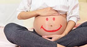 छोटे भाई-बहन को कर सकता है वेलकम आपका बेबी belly paintings बनाकर