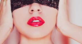 Juicy, plump lips पाने की चाह है? ये 5 तरीके ट्राई करें