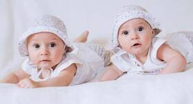 चेहरे पर मिनटों में स्माइल लायेगा जुड़वां बच्चों की ये 7 तस्वीरें