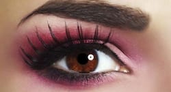 Makeup tips for dealing with oily eyelids