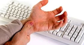 Carpal tunnel syndrome से बचने के लिए करें ये 5 योगासन Carpal tunnel syndrome से बचने के लिए करें ये 5 योगासन