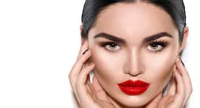 Easy ways to get defined cheekbones with makeup