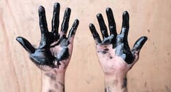 How to remove grease from hands without peeling off the skin?