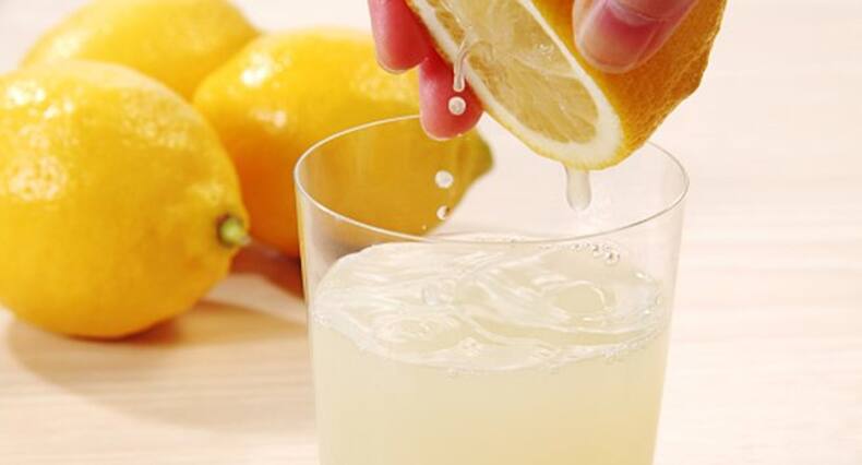 Holi Special: Ways to use lemon, coconut oil, fenugreek and other home remedies to remove Holi colours