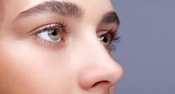 थकी हुई आंखों को 2 मिनट में तरोताजा करने के 5 आसान तरीके