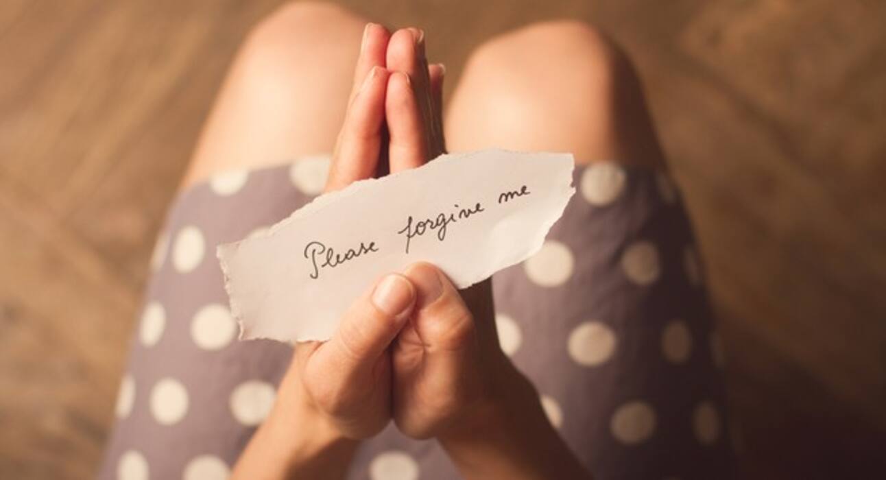8 signs that you are emotionally weak
