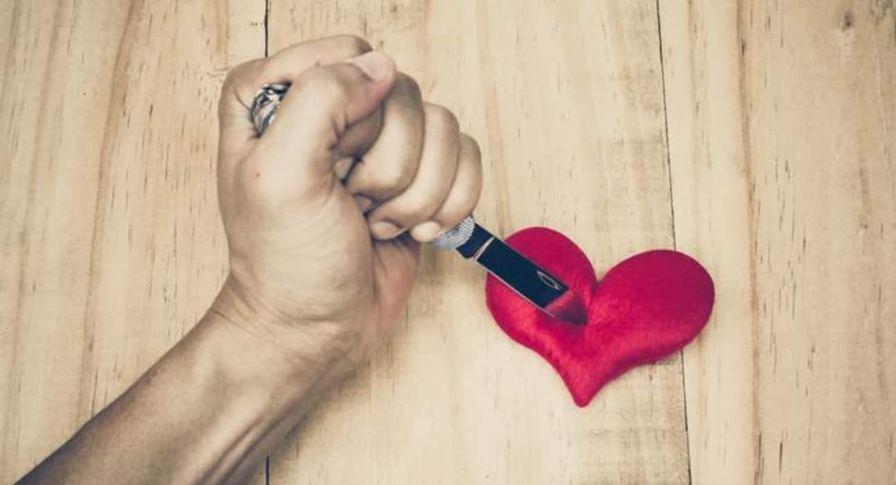 8 signs that you are emotionally weak