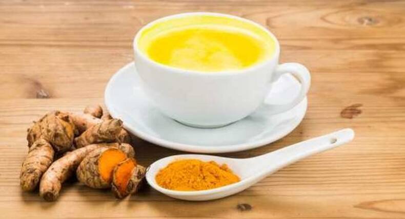इन 6 नैचुरल चीजों से अपने हेयर और स्किन से निकालें होली का रंग