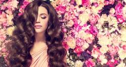 Easy, 3-ingredient DIY curl-defining hair spray