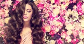 Easy, 3-ingredient DIY curl-defining hair spray